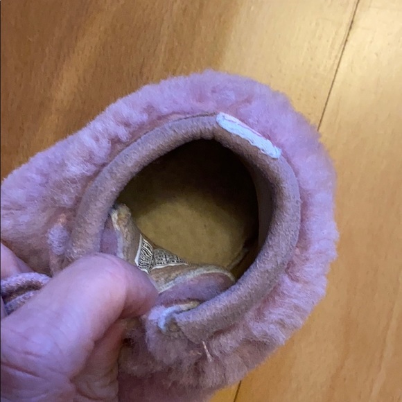 UGG infant pink booties - Picture 5 of 5